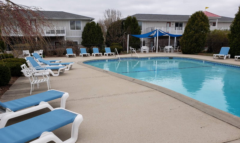 Mi-Ro Motel and Golf Course - Northern Lights Condos (newer photo)